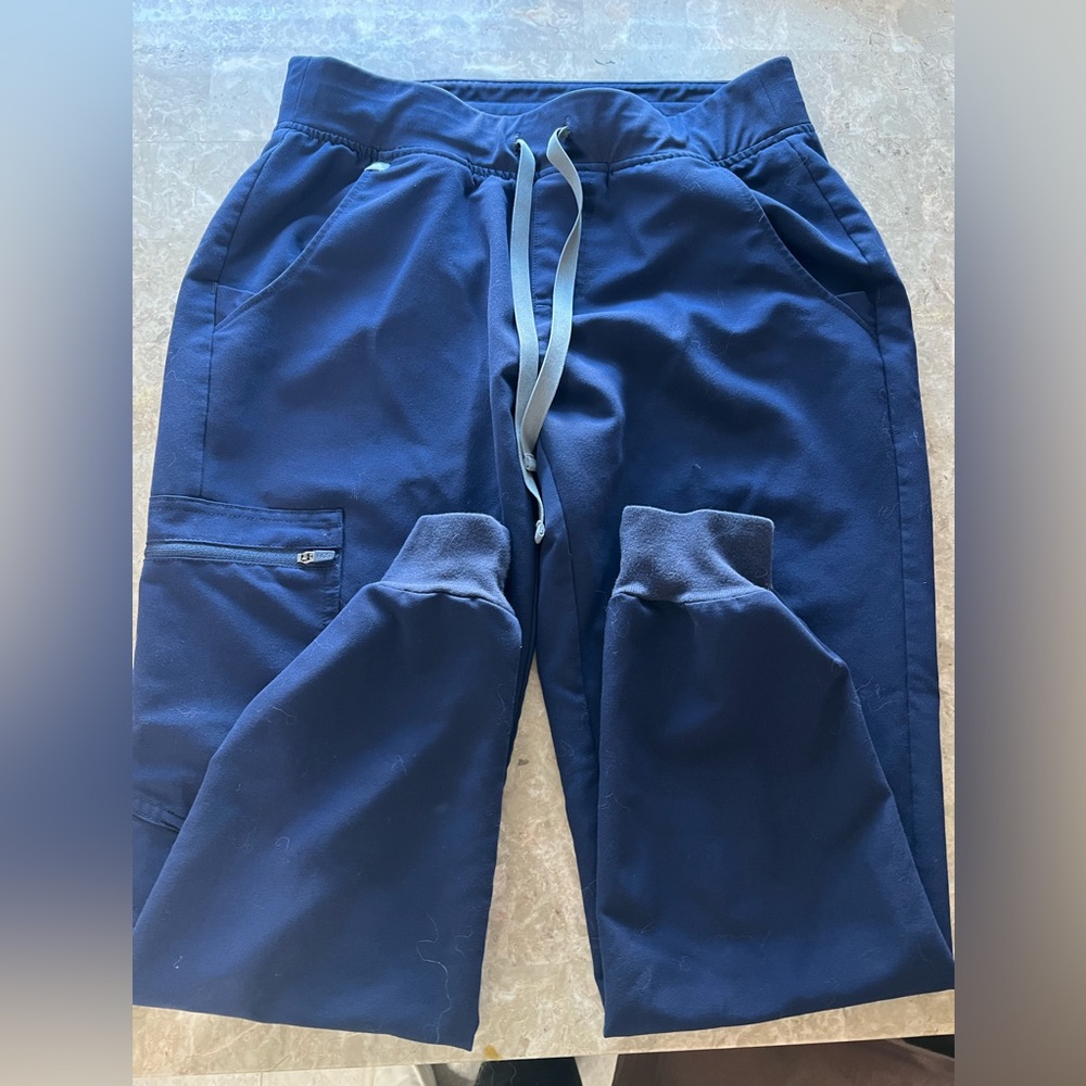 Figs scrub bottom